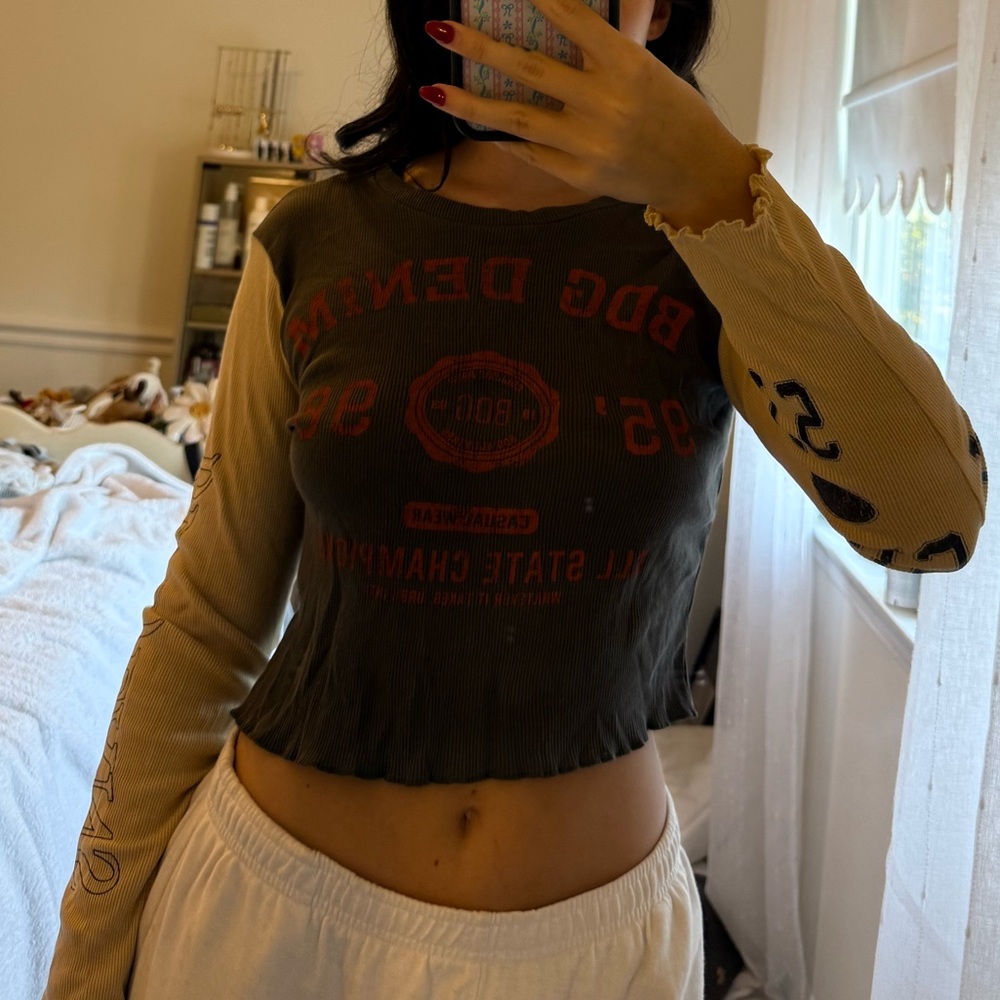 BDG Olive and Beige Graphic Crop Top